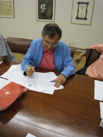 José-Martinho Montero Santalha assinando como académico da AGLP